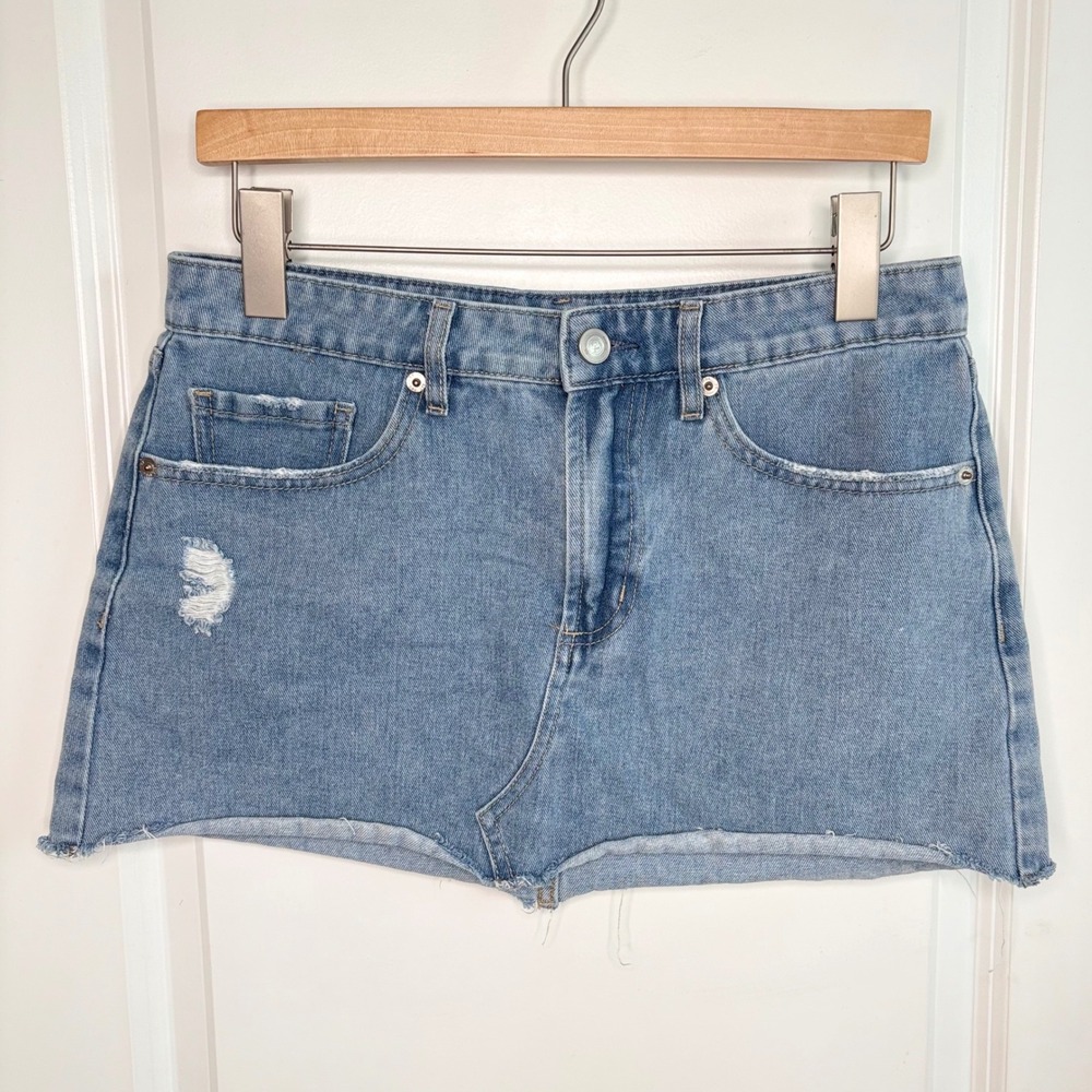 Seven7‎ Distressed Denim Mini Skirt Light Wash Raw Hem Edge Women's Size 28 Y2K